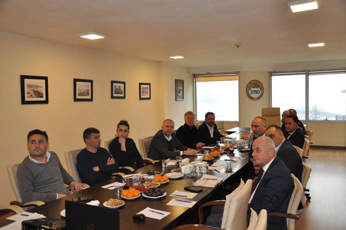 Çaycuma Ticaret ve Sanayi Odası Yönetim Kurulu Başkanı Zekai Kamitoğlu ve Yönetim Kurulu Üyesi Abdulkadir Özkara, Zonguldak Ticaret ve Sanayi Odası ev sahipliğinde düzenlenen Aqua Kültür Yatırımcı Bilgilendirme Toplantısına katılım sağladı.