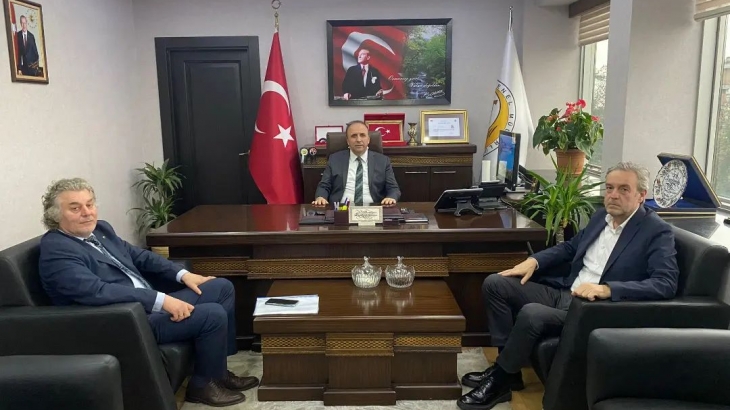Çaycuma TSO Yönetim Kurulu Başkanı Zekai Kamitoğlu ve Genel Sekreter Alper Püren Zonguldak Orman Bölge Müdürü  Faruk BAYRAKTAROĞLU’nu ziyaret etti.